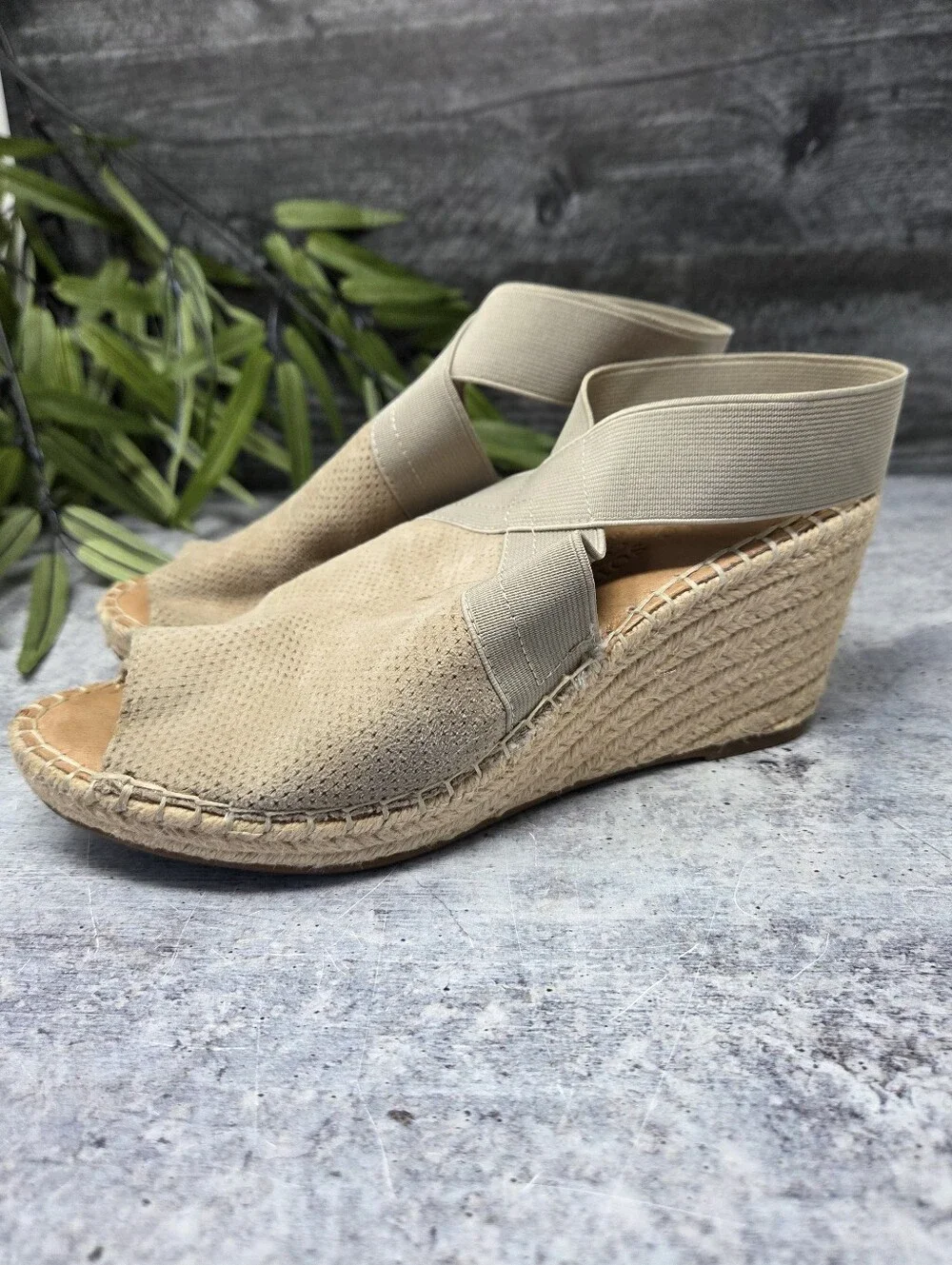 Gentle Souls by Kenneth Cole Colleen Tan Suede Wedges Size 7.5 Open Peep Toe